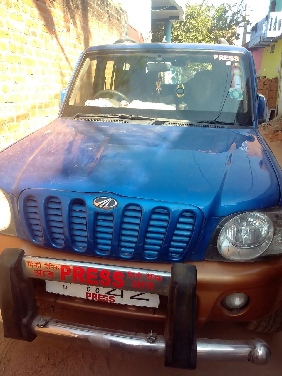 झांसी में पत्रकार के गाडी की एलडी लाइट चोरी, उन्नावगेट पुलिस थाना क्षेत्र में नहीं रूक रही है चोरी की वारदातें | New India Times