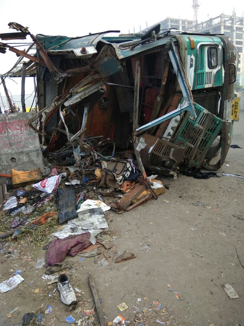 सूरत के पास सडक दुर्घटना में एक महिला समेत पांच की मौत | New India Times