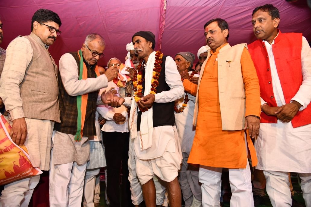 अटल बिहारी वाजपेयी के जन्मदिवस पर भोपाल के 19 मंडलों में केक काटकर की उनके दीर्घायु की कामना  | New India Times