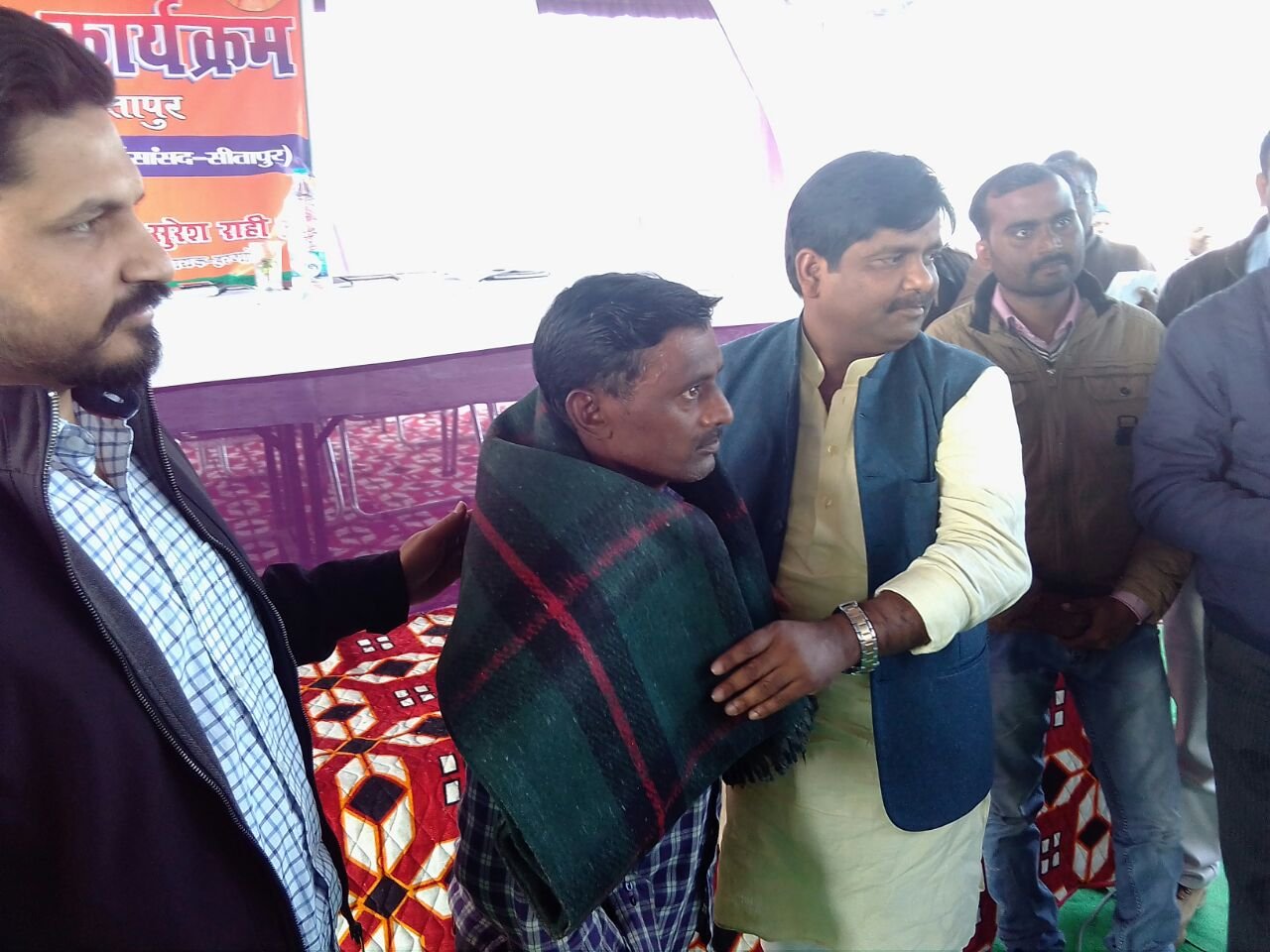 लहरपुर तहसील में शासन व प्रशासन द्वारा कम्बल वितरण समारोह का हुआ आयोजन, गरीबों में बांटे गए 1200 कंबल | New India Times