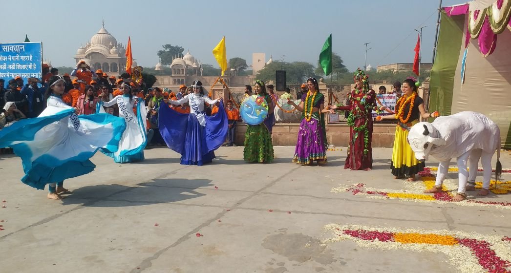 विदेशी कलाकारों ने कार्यक्रम में दिया स्वच्छता एवं हरियाली का संदेश   | New India Times