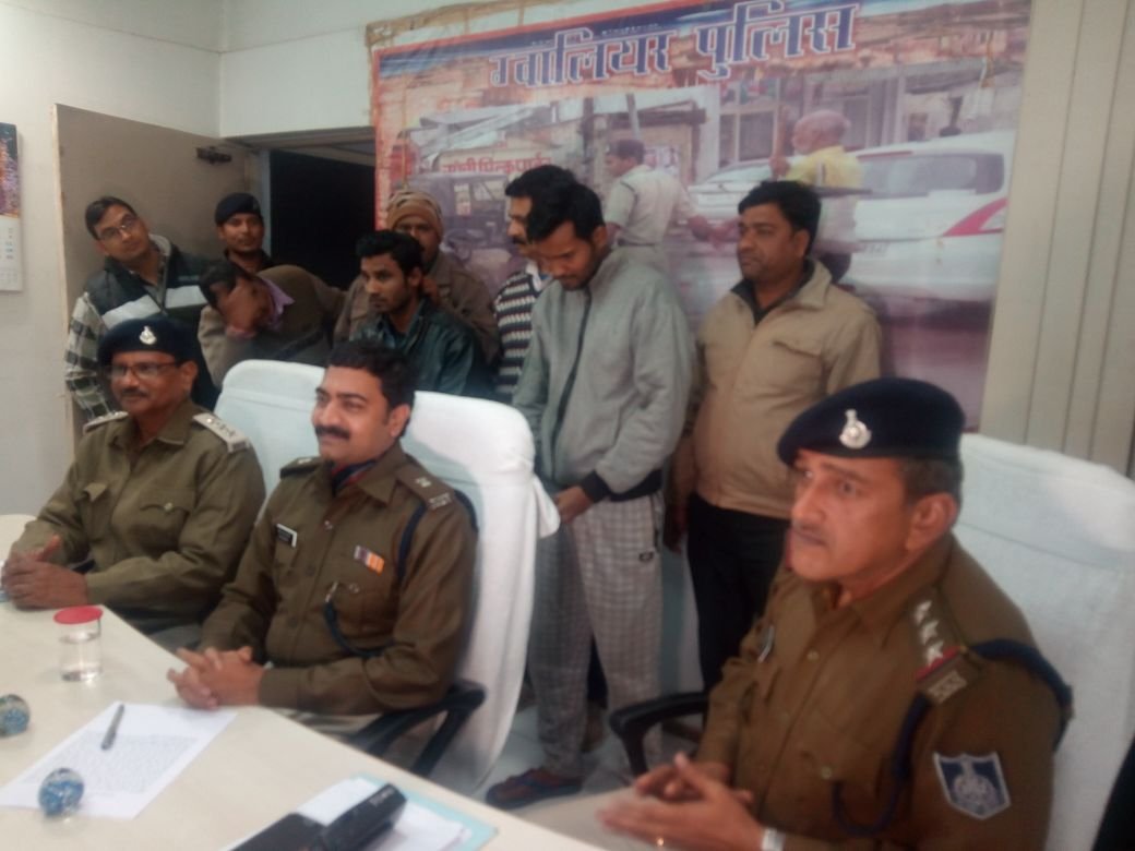 ग्वालियर पुलिस की नई पहल: नव वर्ष को पर शराब की जगह दूध पीकर चलाएं वाहन | New India Times