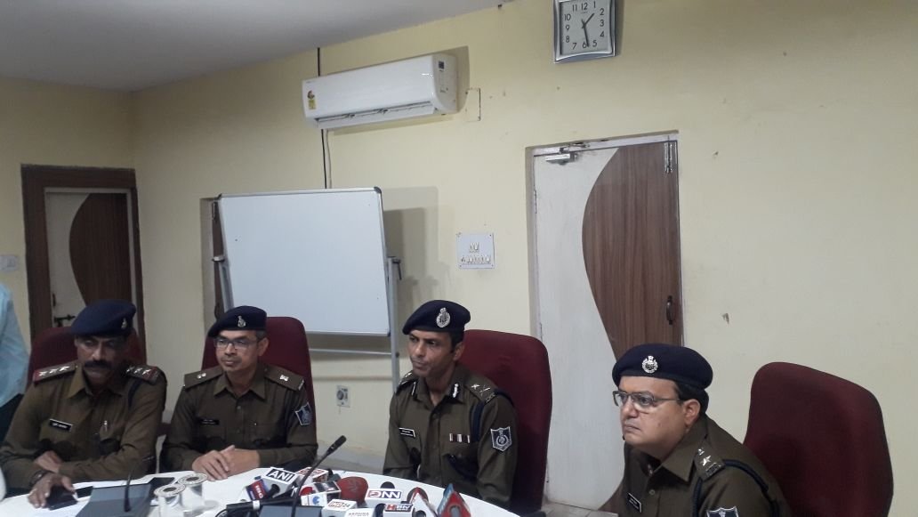 छात्र के अपहरण व हत्या का आरोपी गिरफ्तार, डीआईजी संतोष कुमार सिंह ने प्रेस कॉन्फ्रेंस में किया पूरे मामले का खुलासा | New India Times