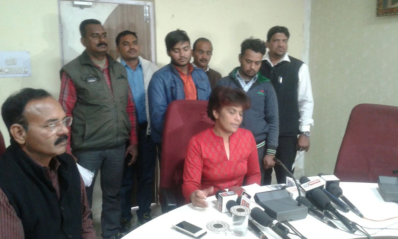 बैंक अधिकारी बनकर लोगों से एटीएम एवं ओटीपी की जानकारी लेकर धोखाधड़ी करने वाले दो युवक गिरफ्तार | New India Times