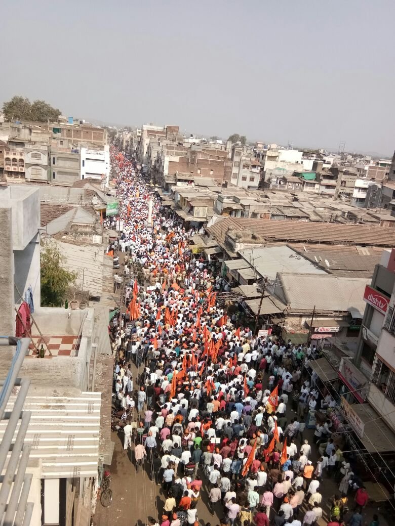 धुलिया में बहुजन मराठा क्रांति मोर्चा द्वारा ने निकाला विशाल मोर्चा, भीमा कोरेगांव मामले के हुए तोडफोड करने वाले उपद्रवियों के खिलाफ कार्रवाई व नुकसान भरपाई की मांग का कलेक्टर को सौंपा गया ज्ञापन | New India Times
