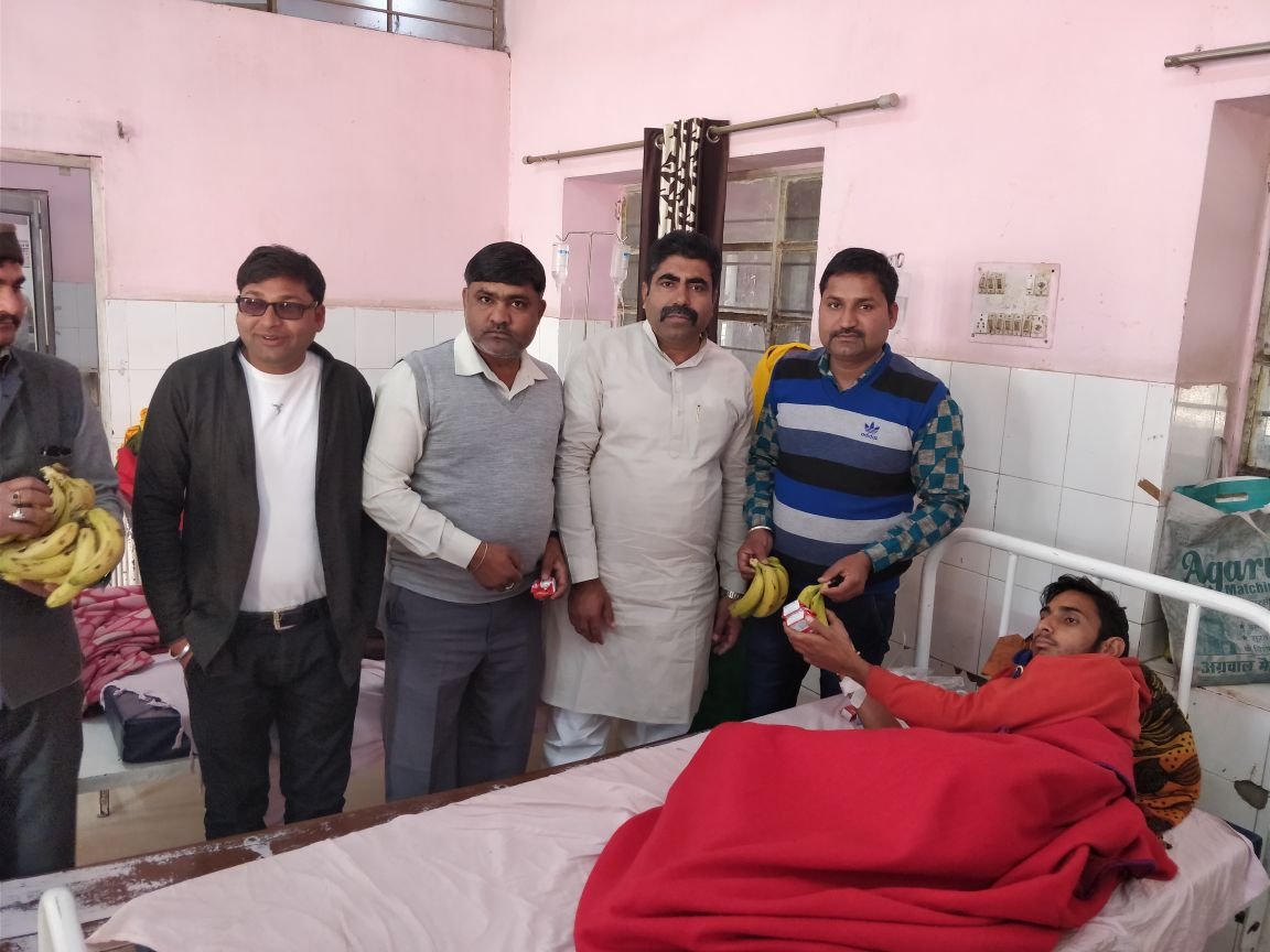 ऑल इंडिया भारतीय मानव समाज सेवक संस्था द्वारा मरीजों को दिया गया फल व बिस्किट | New India Times