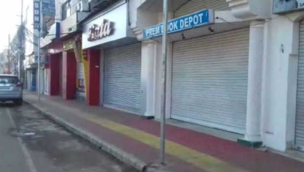 जबलपुर पुलिस अधीक्षक शशिकांत शुक्ला ने तीन आरक्षकों को किया निलंबित व थाना प्रभारी व एक हवलदार को किया लाइन हाजिर | New India Times