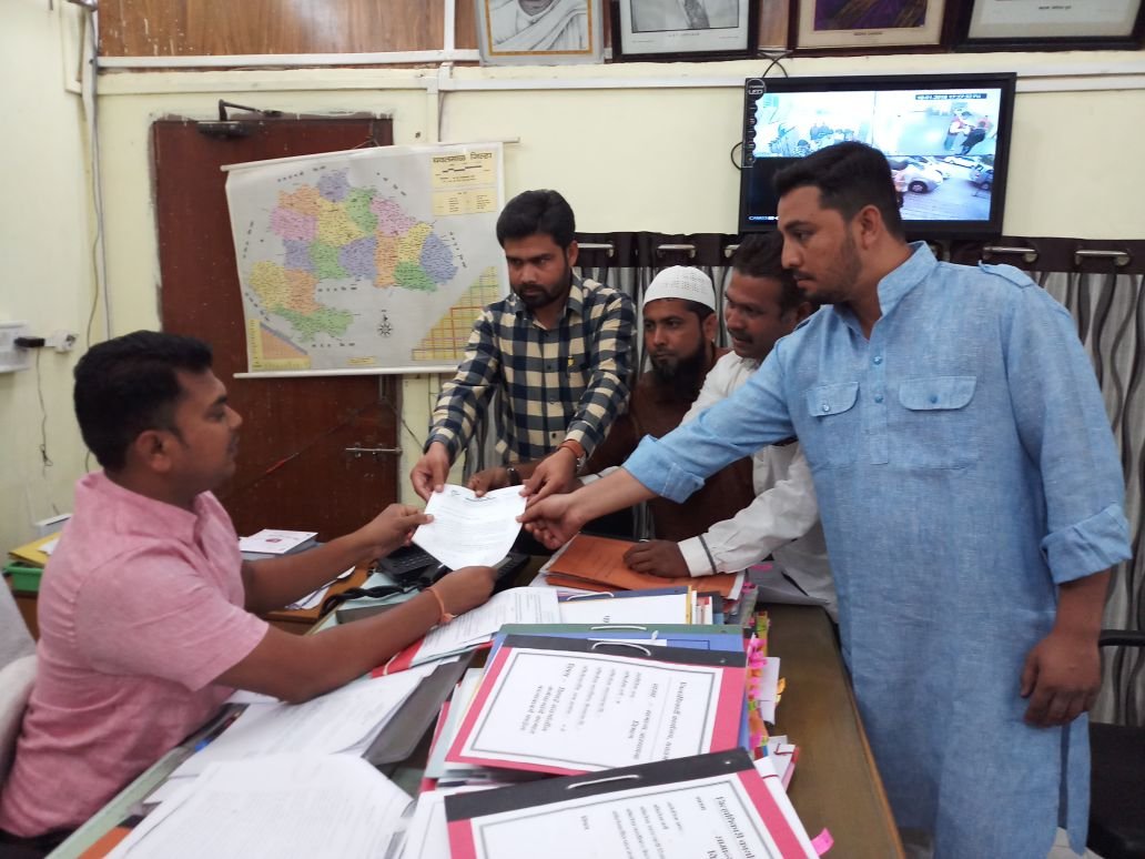 ग्राम सभा को सक्षम बनाने के लिए जिलाधिकारी को एमपीजे ने सौंपा ज्ञापन | New India Times