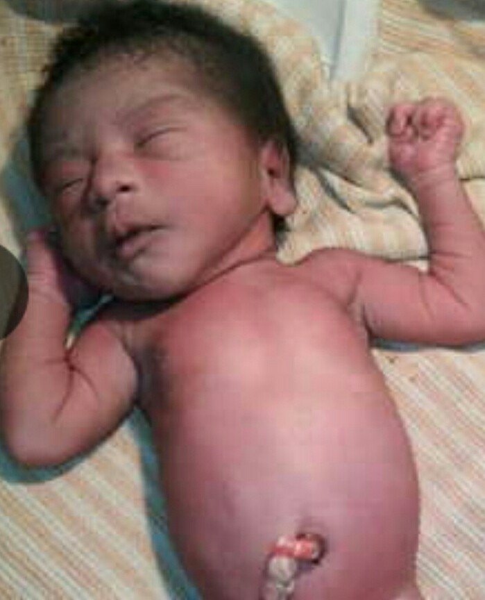 बीच रास्ते में नवजात बच्ची को छोडकर माता-पिता फरार, "बेटी बचाओ, बेटी पढाओ" अभियान पर लग रहा है सवालिया निशान | New India Times