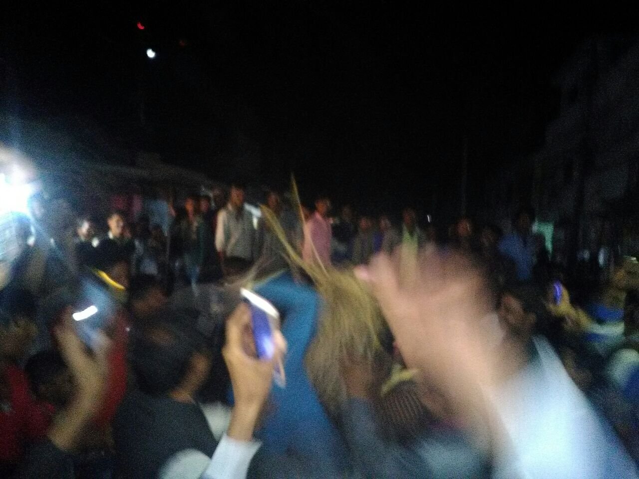 यूपी डायल 100 पुलिस टीम ने व्यापारी से की अभद्रता, आक्रोशित व्यापारियों ने सडक जाम कर दोषियों के खिलाफ की कार्रवाई की मांग | New India Times