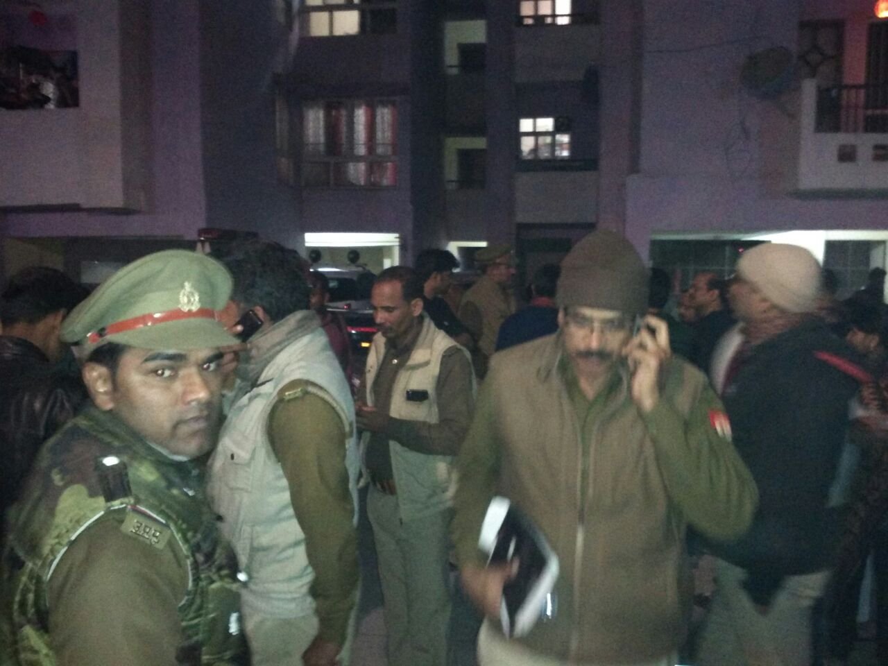 तीन आतंकी छुपे होने की सूचना से लखनऊ में मचा हड़कंप, पुलिस जांच में लगी | New India Times