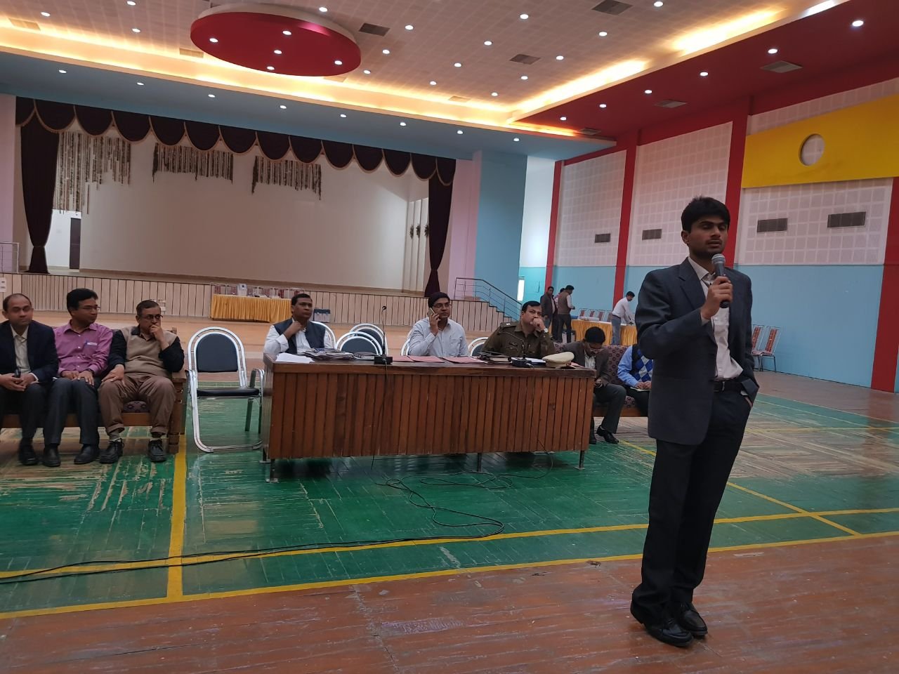 लोकसभा उपचुनाव: वोटिंग के दौरान एजेंटों के मोबाइल इस्तेमाल करने पर रहेगी रोक: जिलाधिकारी | New India Times