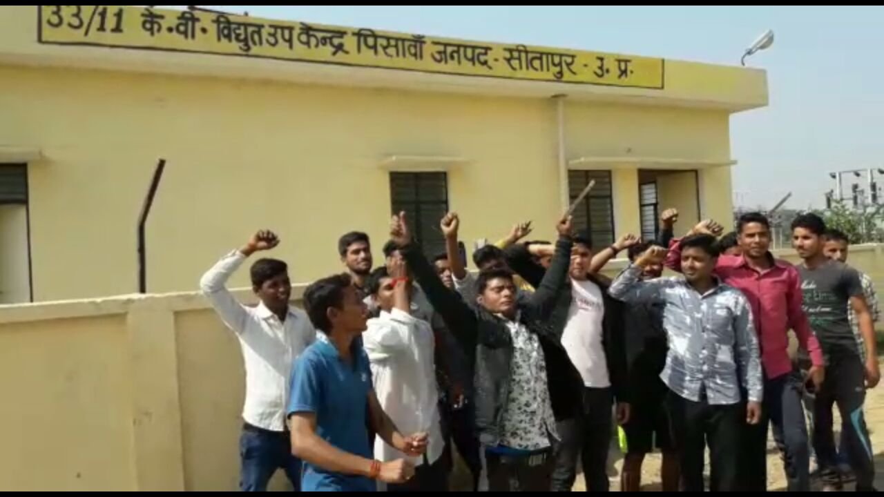 अघोषित बिजली कटौती को लेकर छात्रों का फूटा गुस्सा | New India Times