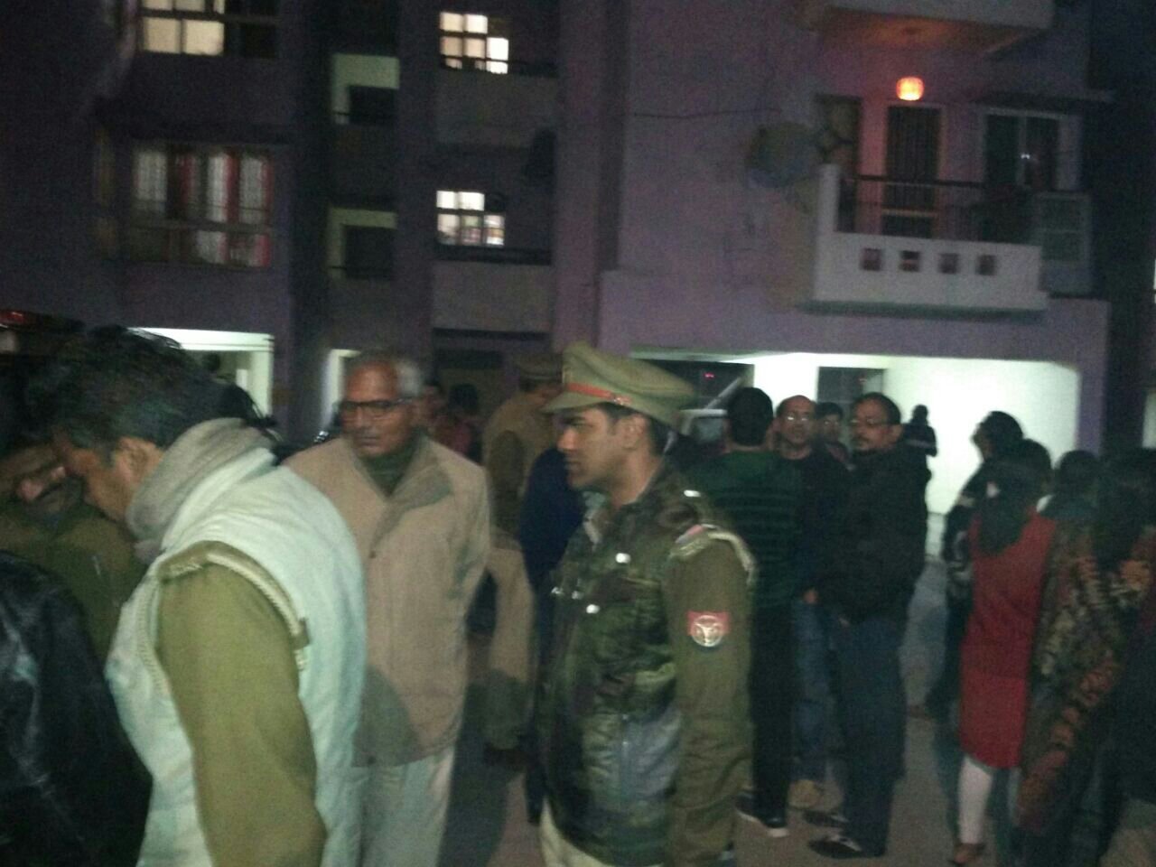 तीन आतंकी छुपे होने की सूचना से लखनऊ में मचा हड़कंप, पुलिस जांच में लगी | New India Times