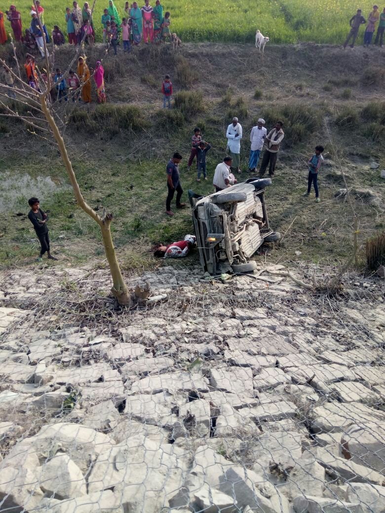 अनियन्त्रित होकर कार पलटने से एक की मौत एक गम्भीर रूप से घायल | New India Times
