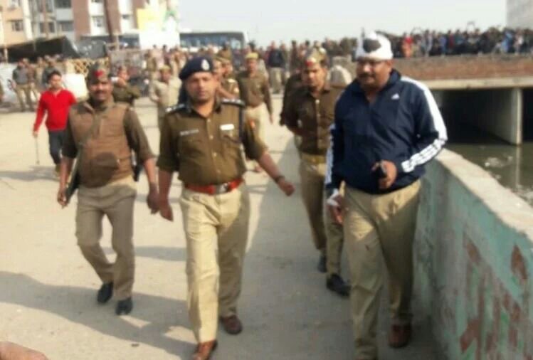 रिहाइशी इलाके में घुसे तेंदुए को पुलिस ने मारी गोली, पुलिस समेत कई लोगों को घायल करने वाले तेंदुए की मौत से नागरिकों ने ली राहत की सांस | New India Times