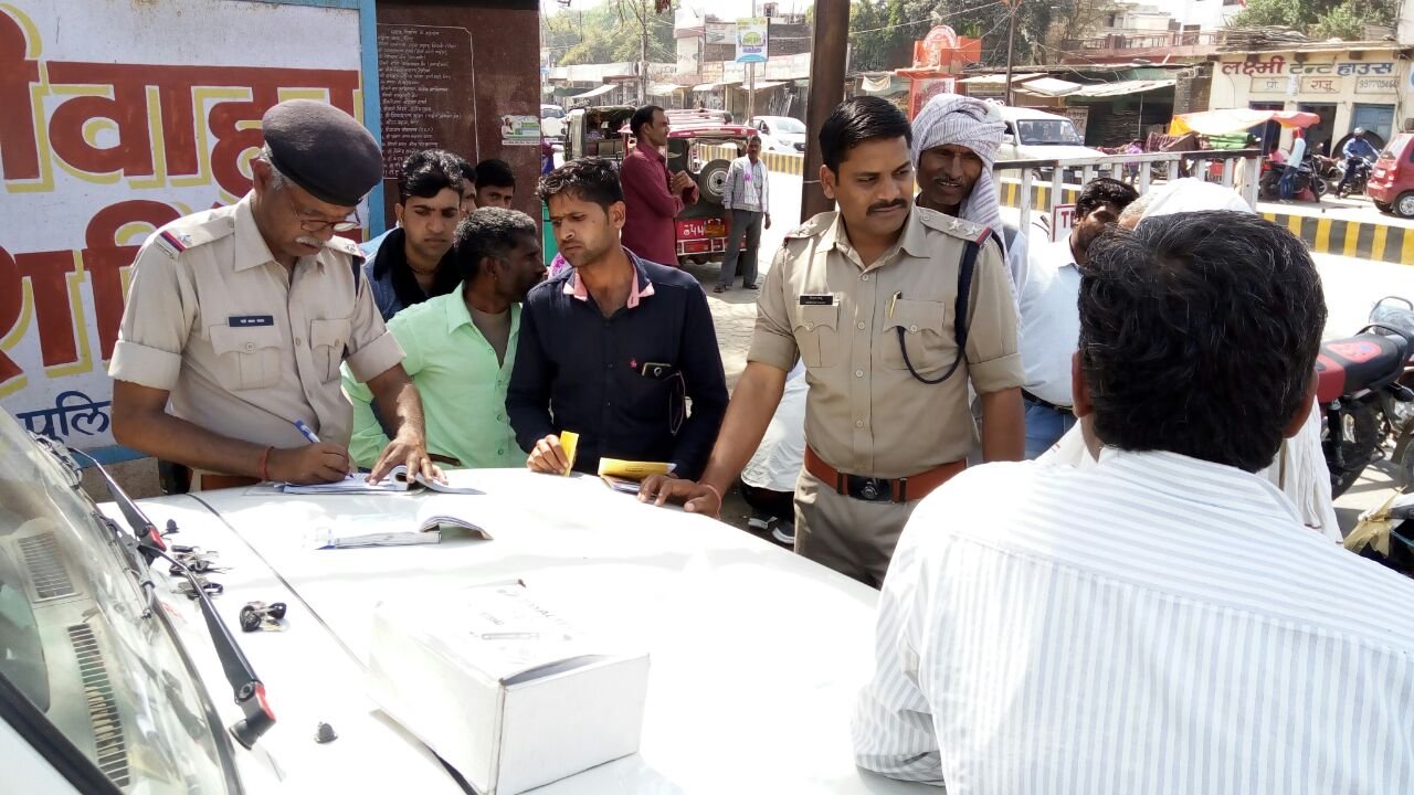 होली त्योहार को देखेते हुए पुलिस अधीक्षक के द्वारा भिंड में कई जगह लगाए गए चेकिंग पॉइंट | New India Times