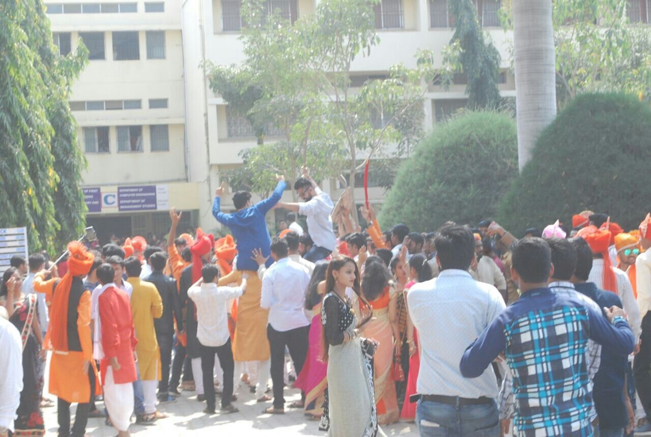 NIT की खबर का असर: अभियांत्रिकी महाविद्यालय में नंगी तलवारों की नुमाइश पर पुलिस ने जांच कर कॉलेज प्रशासन को दी सख्त नसीहत | New India Times