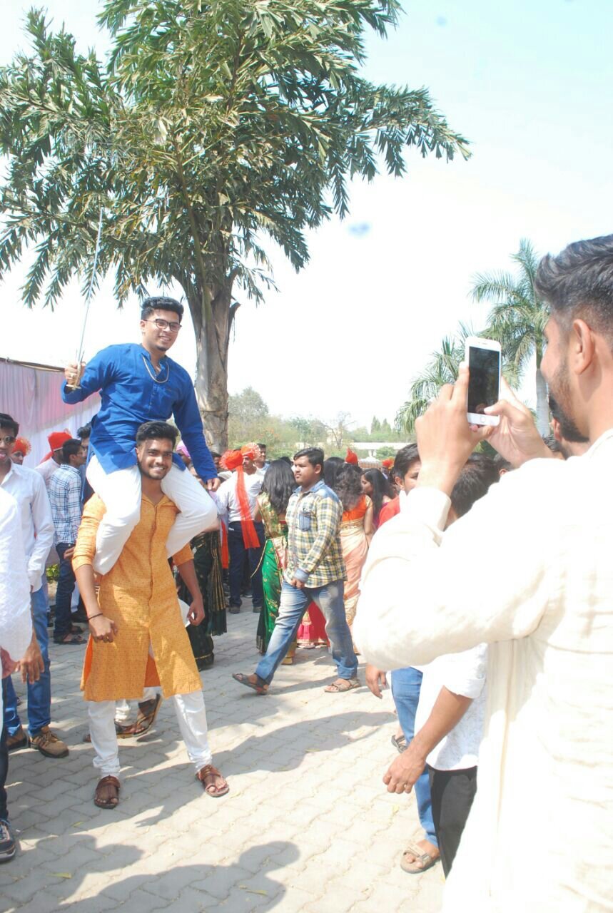 NIT की खबर का असर: अभियांत्रिकी महाविद्यालय में नंगी तलवारों की नुमाइश पर पुलिस ने जांच कर कॉलेज प्रशासन को दी सख्त नसीहत | New India Times