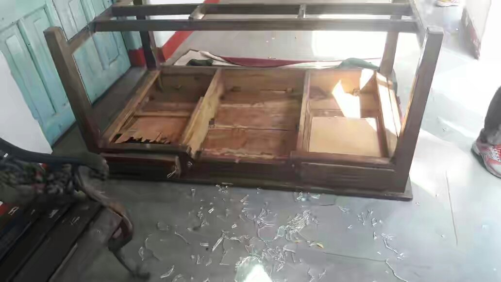 होली के मौके पर झांसी सदर बाजार थाने में आरएसएस व बीजेपी कार्यकर्ताओं ने जमकर हंगामा करते हुए की तोडफ़ोड़ 2 होली के मौके पर झांसी सदर बाजार थाने में आरएसएस व बीजेपी कार्यकर्ताओं ने जमकर हंगामा करते हुए की तोडफ़ोड़ | New India Times