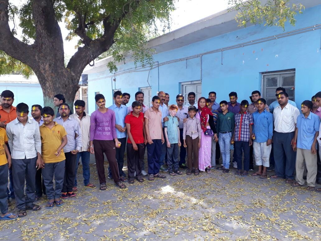 मानव अधिकार प्रोटेक्शन की टीम ने अंधा आश्रम व कुष्ठरोगी आश्रम में जाकर मनाई होली | New India Times