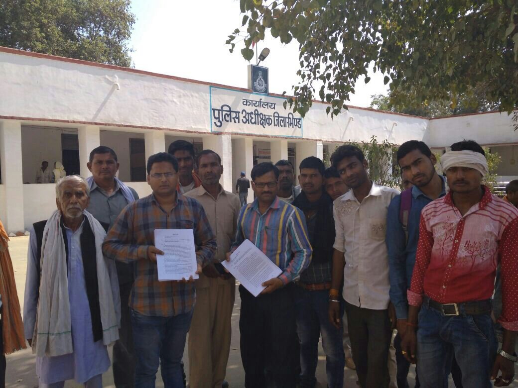 झूठी एफआईआर को लेकर पुर गांव से आए लोगों ने पुलिस अधीक्षक को दिया ज्ञापन | New India Times