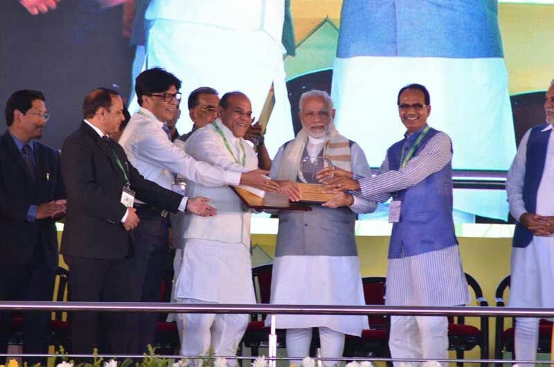 मध्यप्रदेश को वर्ष 2015-16 के लिए मिला कृषि कर्मण पुरस्कार,  नई दिल्ली में कृषि उन्नत मेले में प्रधानमंत्री श्री नरेन्द्र मोदी ने विभिन्न श्रेणियों के लिए वितरित किये पुरस्कार | New India Times