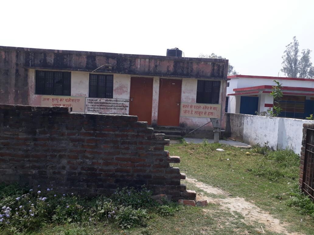 रजागंज उप स्वास्थ्य केंद्र पर आये दिन लटका मिलता है ताला, मरीज इधर उधर भटकने पर मजबूर   | New India Times