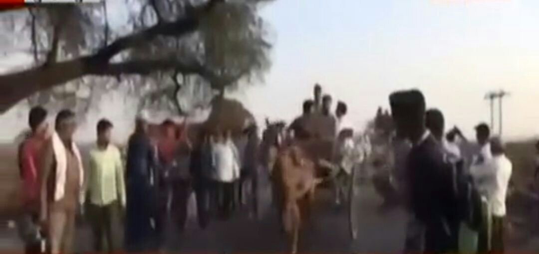 मंत्री चिटनिस द्वारा तांगा रेस के आयोजन से नेशनल हाइवे पर लगा जाम, कांग्रेस जिला अध्यक्ष ने खोला मोर्चा, एफ आई आर दर्ज करने की मांग | New India Times