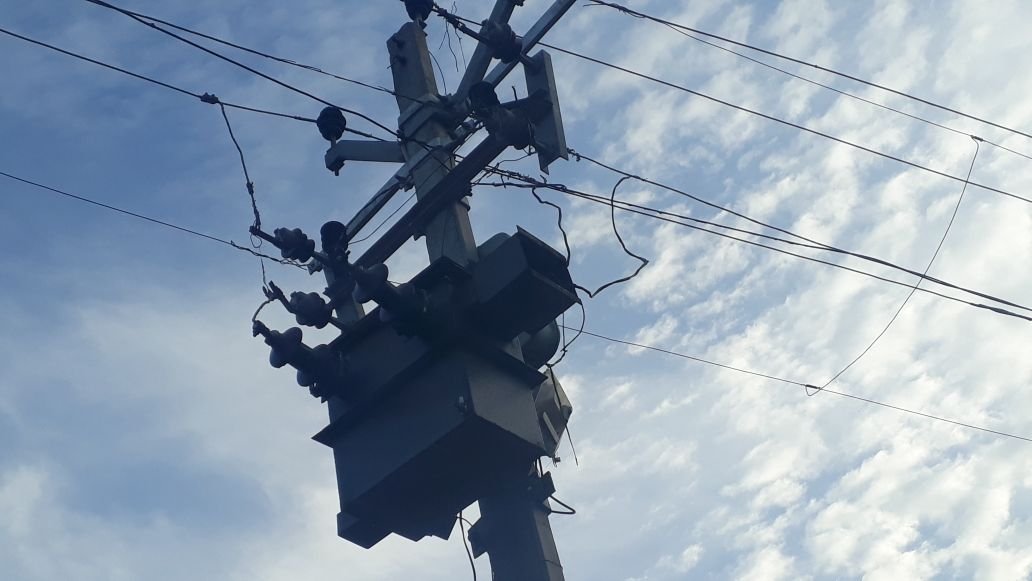 बहराइच जिले में कटिया बिजली चोरी जारी, बिजली विभाग बना हुआ है अंजान | New India Times