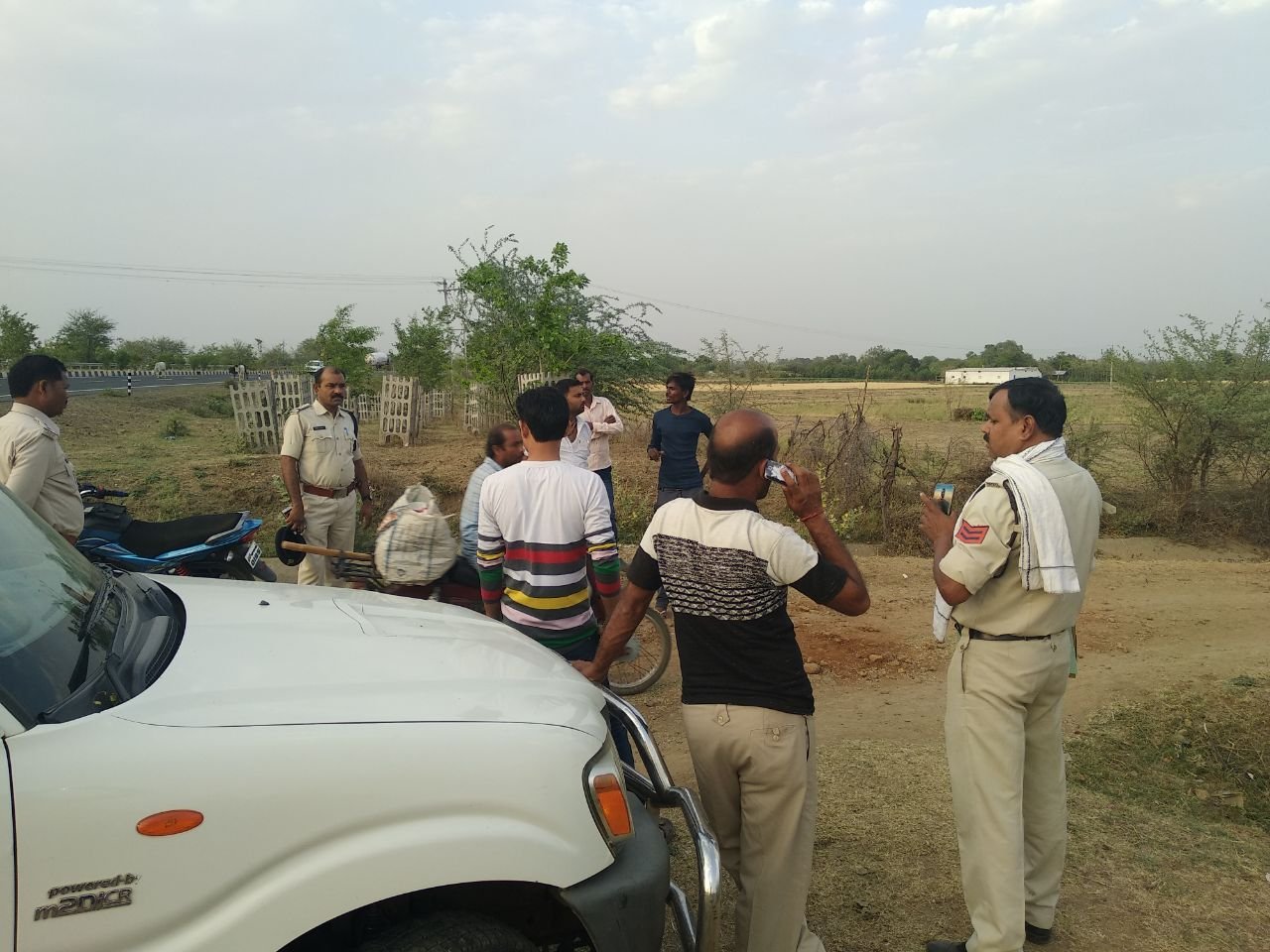 एनएच-26 के किनारे मिली अज्ञात  युवक की लाश, जांच में जुटी देवरी पुलिस | New India Times