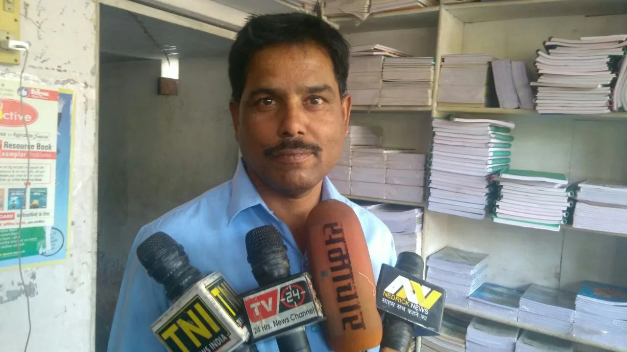 इलाहाबाद जिले में शिक्षा विभाग की मिली भगत से बड़े पैमाने पर की जा रही धांधली, पूरे प्रदेश में अरबों रुपये का हो सकता है पुस्तक घोटाला | New India Times