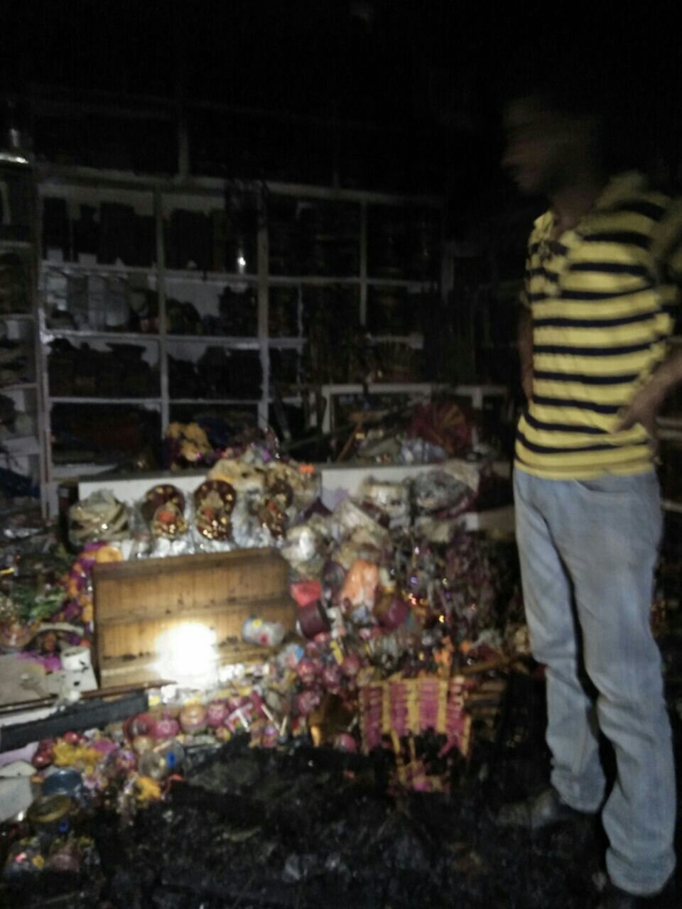 शार्टसर्किट से चूड़ी की दुकान में लगी आग, लाखों का माल जलकर राख | New India Times