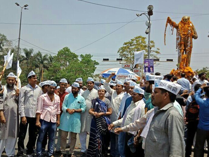 बाबा साहेब के सपनों को पूरा करेगी आम आदमी पार्टी: पंकज सिंह; आप ने भोपाल में अंबेडकर मूर्ति पर माल्यार्पण कर किया संविधान निर्माता बाबा साहेब को याद, बड़ी संख्या में पूरे प्रदेश के विभिन्न विधानसभा क्षेत्रों में कार्यकर्ताओं ने मनाई अंबेडकर जयंती | New India Times