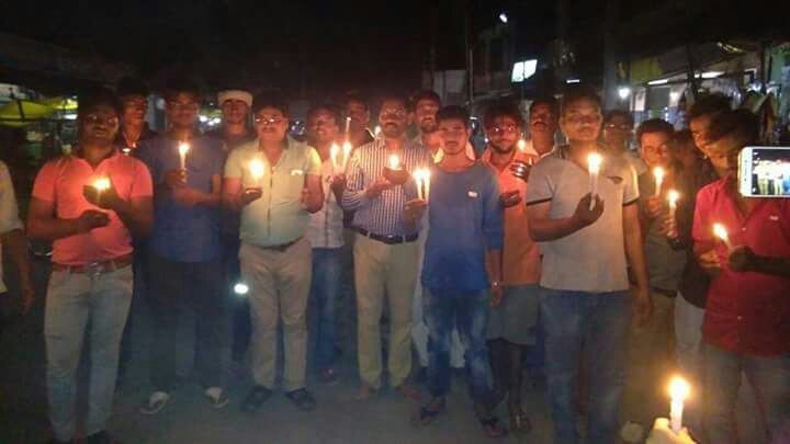 उत्तर प्रदेश की ध्वस्त क़ानून व्यवस्था को लेकर कांग्रेस ने निकाला केंडल मार्च  | New India Times