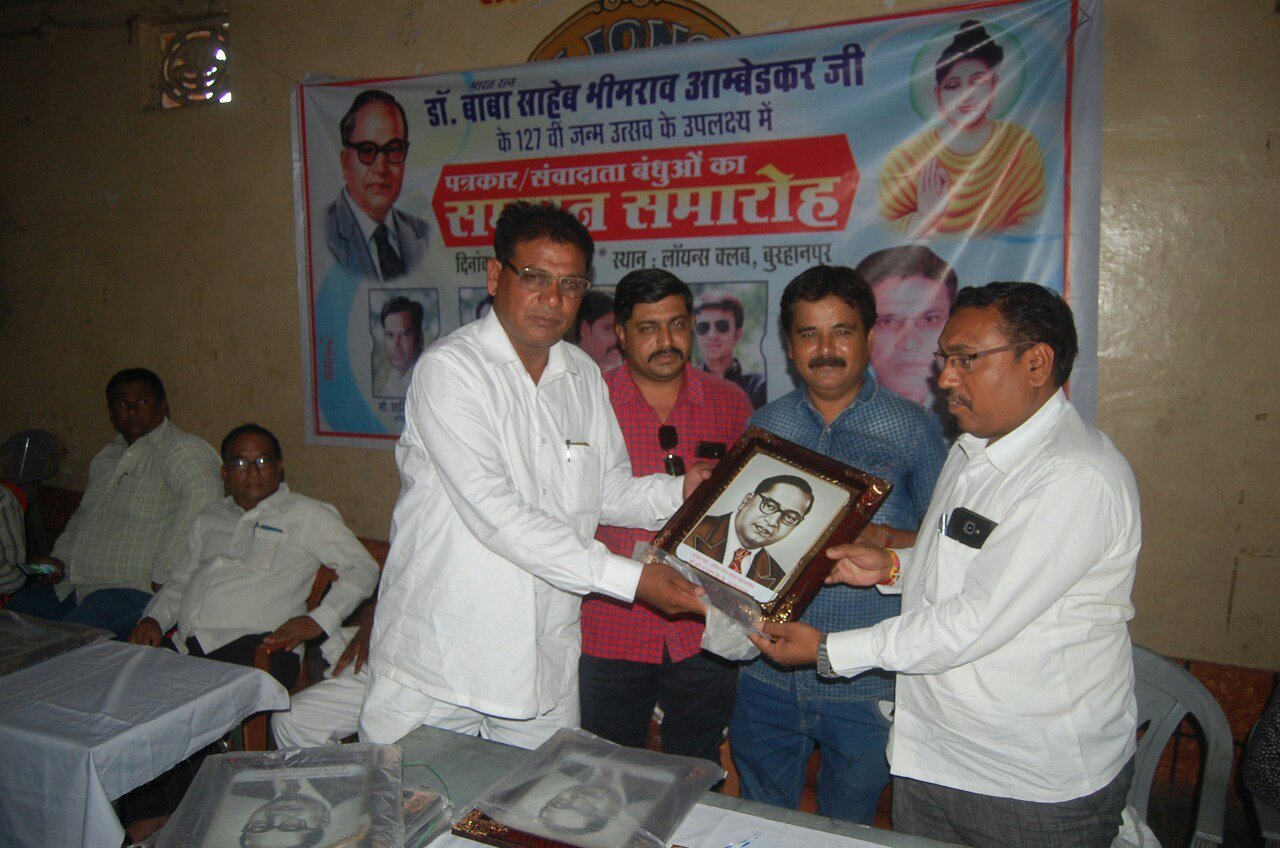 दलित सेना ने किया पत्रकारों का सम्मान | New India Times