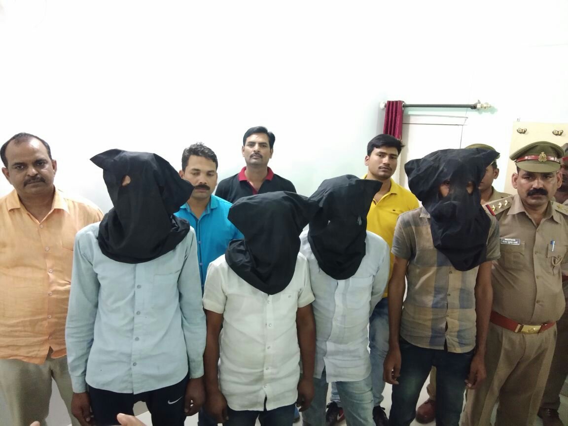 हथियारों के साथ चार शातिर लुटेरे गिरफ्तार, हत्या समेत अन्य लूट के वारदातों का हुआ खुलासा | New India Times