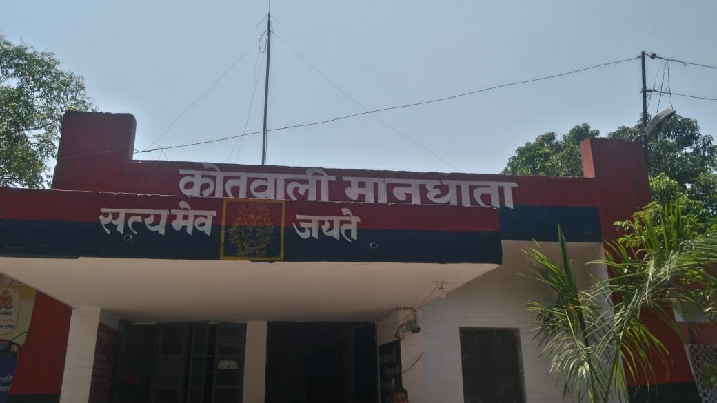 हथियारों की नोंक पर लूटमार करने वाले लुटेरों के गिरोह को पकडने वाली पुलिस टीम को पुलिस अधीक्षक प्रतापगढ ने नकद इनाम देकर किया सम्मानित | New India Times