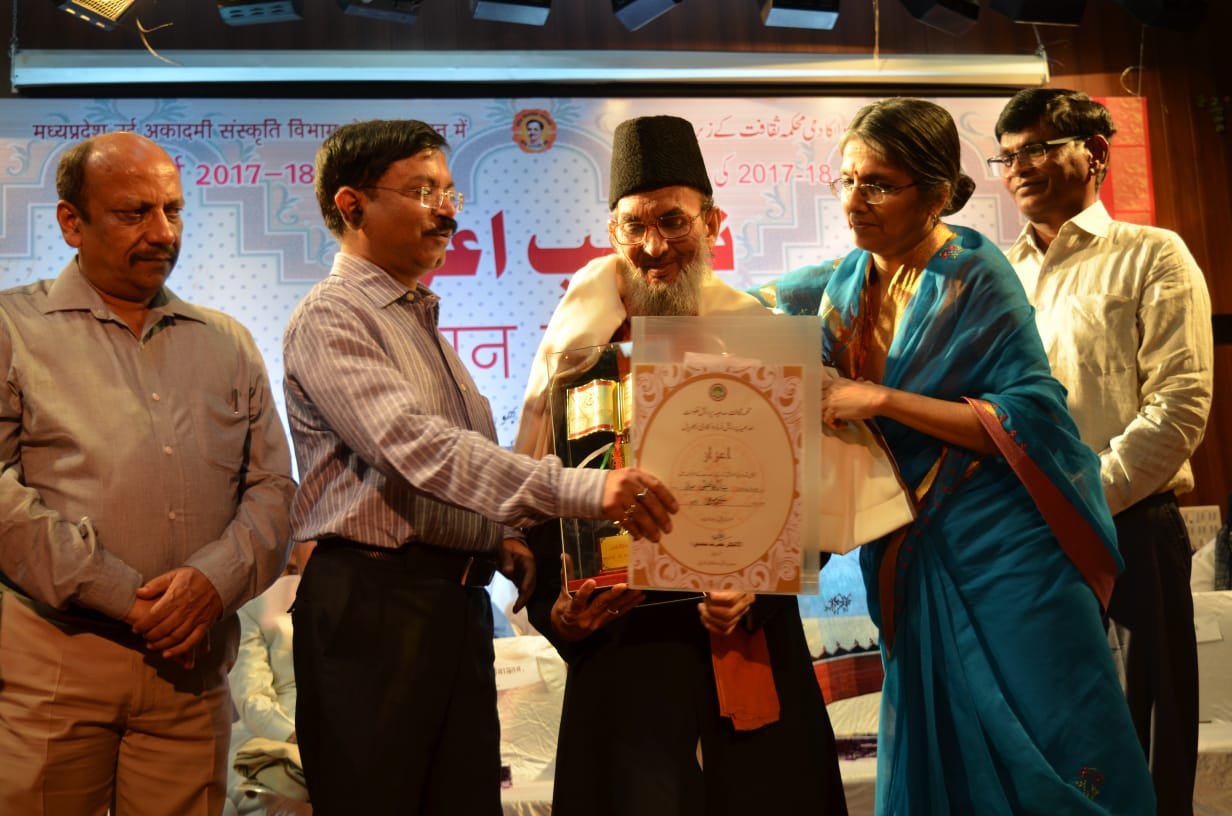 मशहूर शायर नैयर दमोही "निदा फाज़ली" अवाॅर्ड से सम्मानित, साहित्य जगत में दौडी खुशी की लहर | New India Times