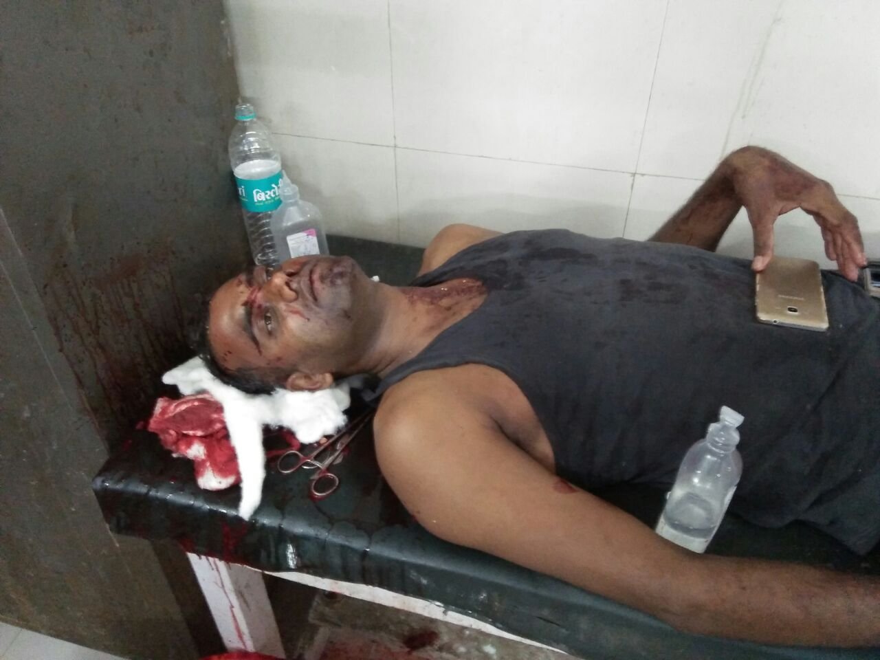 ट्रक-बस की टक्कर में एक की मौत, 20 यात्री घायल | New India Times