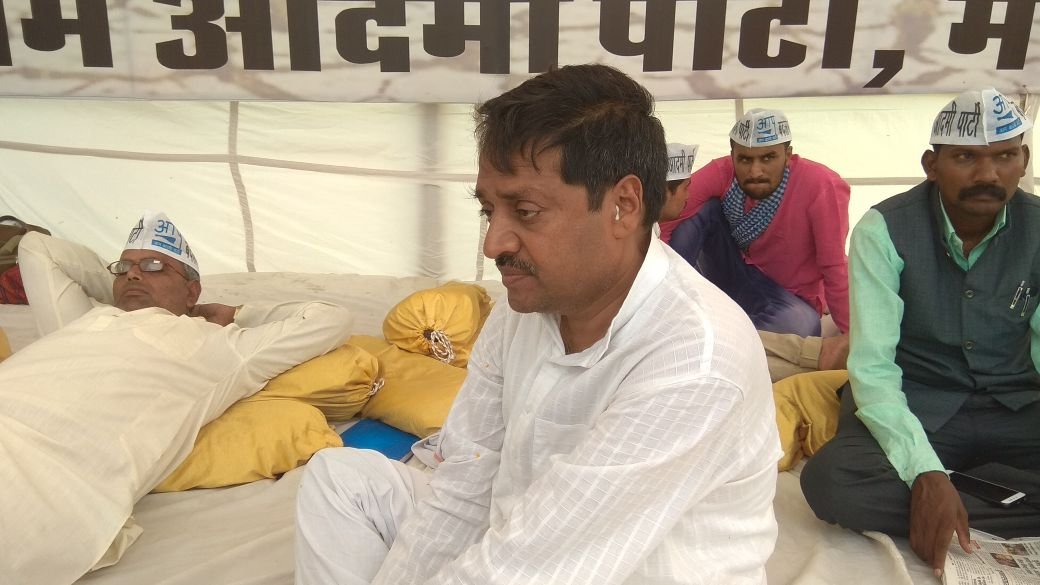 आम आदमी पार्टी का किसानों, बिजली व बेरोजगारी के मुद्दे पर अनिश्चितकालीन अनशन चौथे दिन भी जारी, अनशनकारियों की हालत बिगड़ी, उल्टियां हुईं, वजन घटा, लेकिन नहीं कराया प्रशासन ने मेडिकल परीक्षण | New India Times