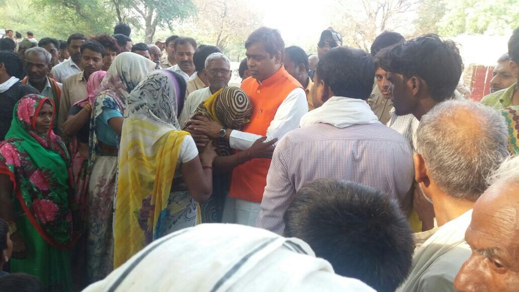 जमीनी विवाद में एक व्यक्ति की पीट पीट कर हत्या, ग्रामीणों ने किया चक्का जाम | New India Times