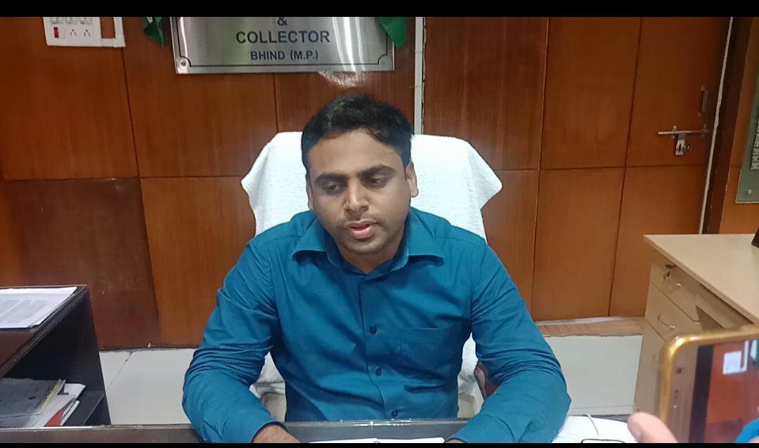 कलेक्टर डॉ. इलैया राजा टी ने पंजीकृत असंगठित श्रमिक कल्याण योजना का लाभ दिलाने के लिए संबंधित विभागीय अधिकारियों को दिए दिशा निर्देश | New India Times