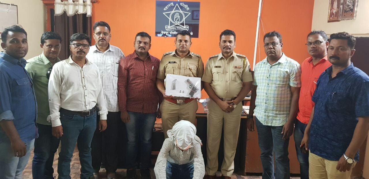 देशी रिवाल्वर व जिंदा कारतूस के साथ मध्यप्रदेश का युवक गिरफ्तार | New India Times