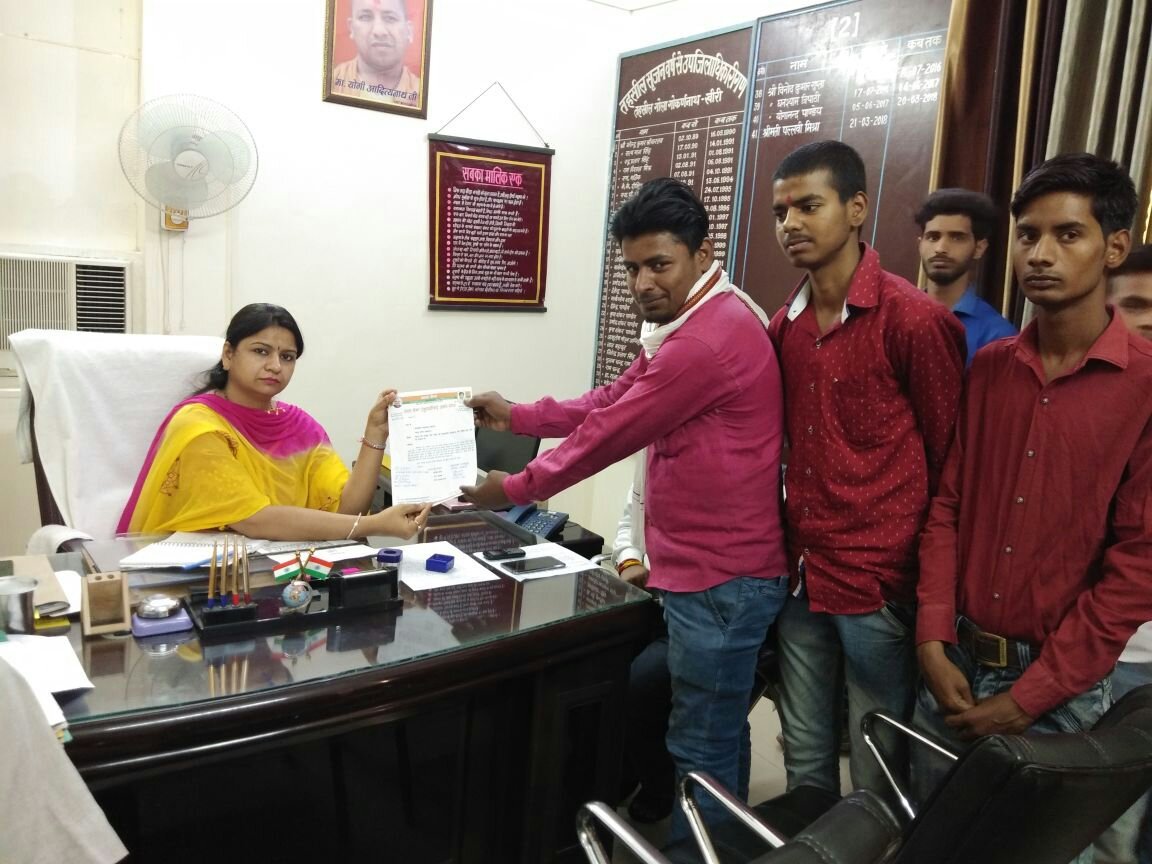 अटल सेना युवा मोर्चा गोला इकाई के ने उपजिलाधिकारी गोला गोकर्णनाथ को सौंपा ज्ञापन | New India Times