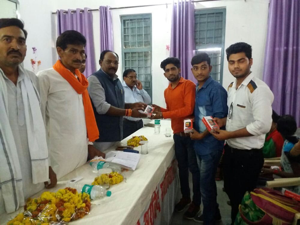 स्मार्ट फोन योजना: सूचना के युग में स्मार्ट फोन विद्यार्थियों को अपने अध्ययन संबंधी विभिन्न तरह की जानकारी उपलब्ध कराने में काफी मददगार साबित होगी: मंत्री लालसिंह आर्य | New India Times