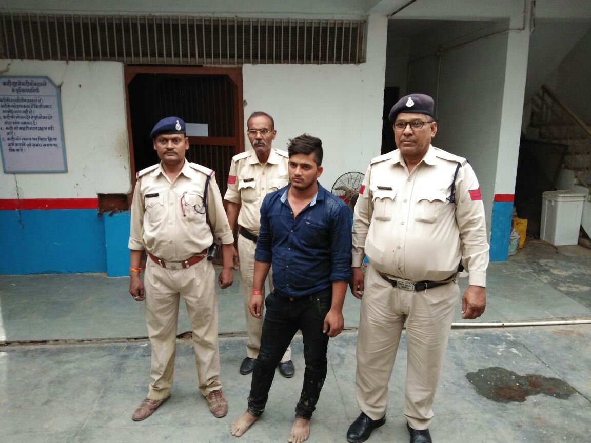 पुलिस की छापामारी में बडी मात्रा में अवैध अंग्रेजी शराब व बियर बरामद,  एक आरोपी गिरफ्तार | New India Times