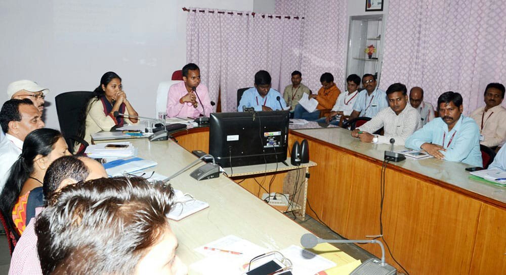 कलेक्टर श्री के.वी.एस चौधरी ने की समीक्षा बैठक, संबंधित अधिकारियों को दिए दिशा निर्देश | New India Times