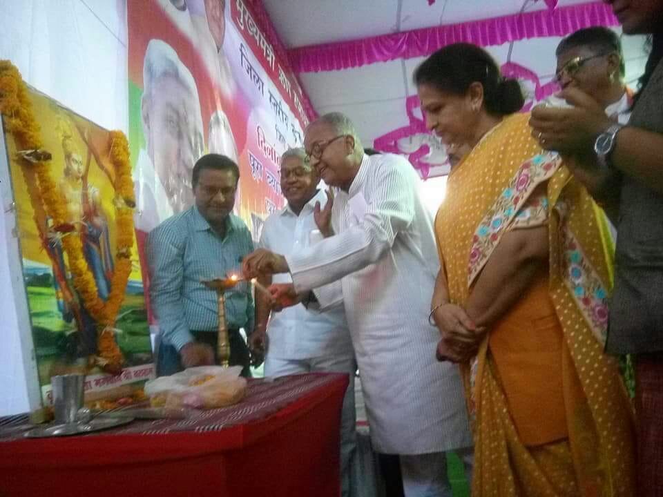 महिला एवं बाल विकास मंत्री श्रीमती अर्चना चिटनिस एंव सांसद नंद कुमार सिंह चौहान की मौजूदगी में बुरहानपुर जिला में मुख्यमन्त्री ऋण समाधान योजना का हुआ आगाज़ | New India Times