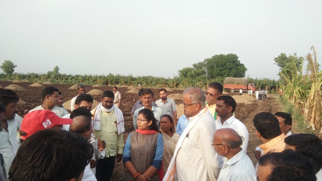 सांसद नंद कुमार सिंह चौहान ने किया नुकसान ग्रस्त खेतों का निरीक्षण | New India Times